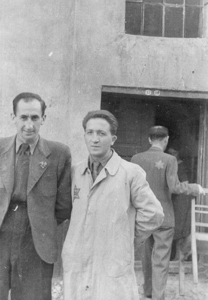 The Lodz ghetto photographer, Mendel Grosman, with Aharon Jakobson, a founder of the Hazit Dor Bnei Midbar.